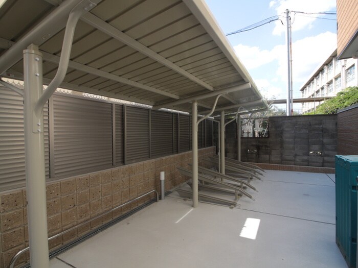 物件外観写真3　(駐輪場)