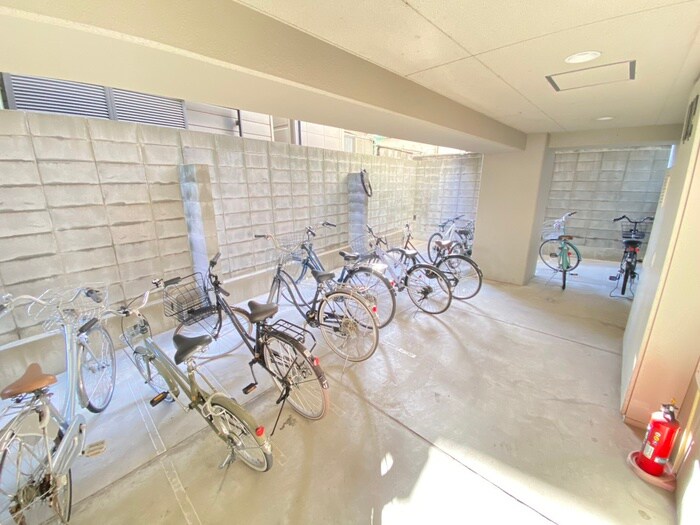物件外観写真5　(駐輪場)