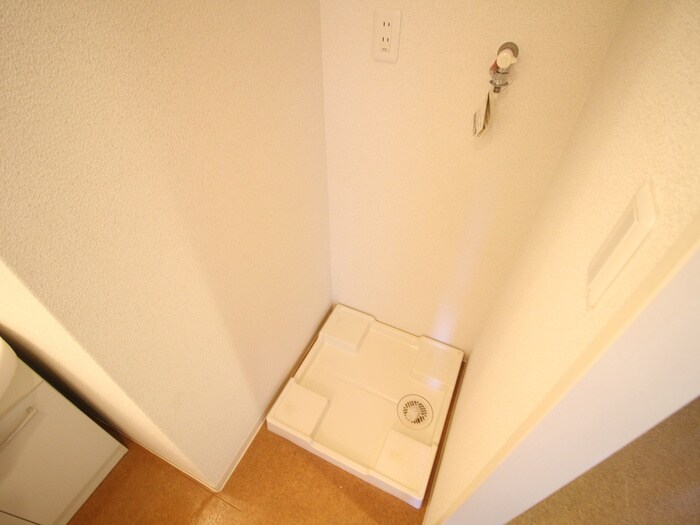 物件内観写真12　(洗濯機置場)