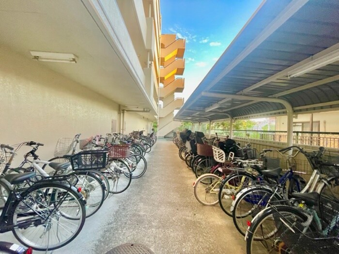 物件外観写真3　(駐輪場)