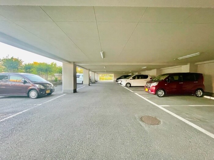 物件外観写真5　(駐車場)