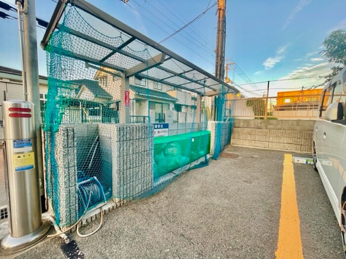 物件外観写真6　(バイク置き場)