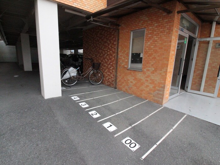 物件外観写真3　(駐輪場)