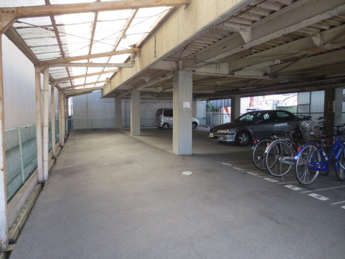 物件外観写真5　(駐車場)