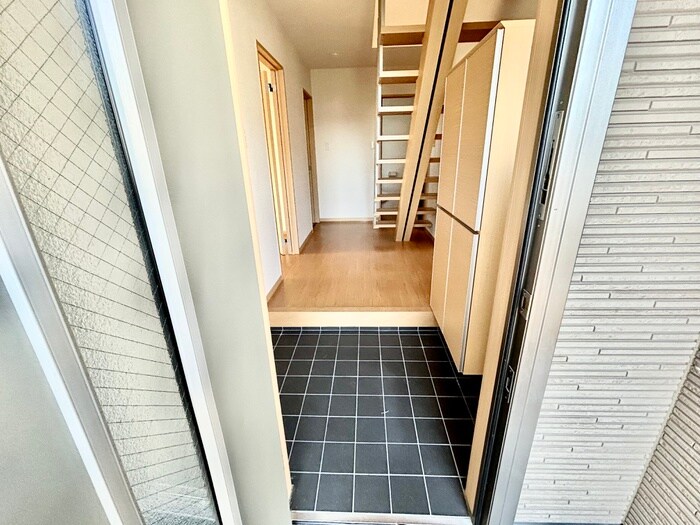 物件内観写真22　(玄関)