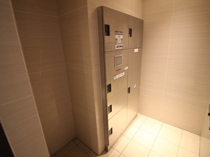 物件外観写真5　(エントランス部分)