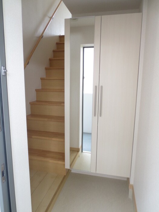 物件内観写真15　(玄関)