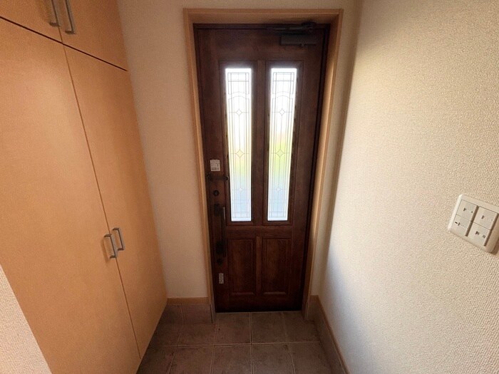 物件内観写真9　(玄関)