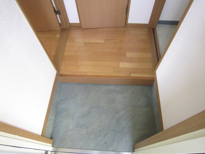 物件内観写真16　(玄関)