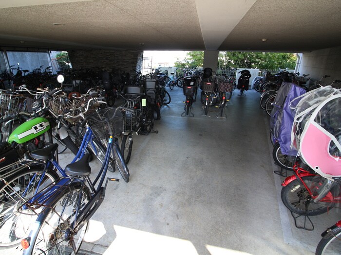 物件外観写真5　(駐輪場)