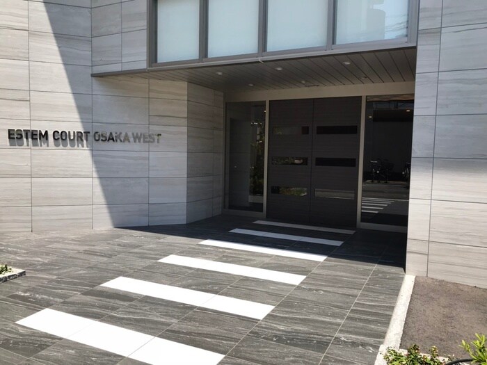 物件外観写真2　(エントランス部分)