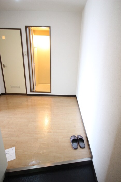 物件内観写真7　(玄関)