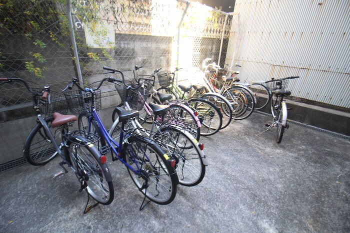 物件外観写真5　(駐輪場)
