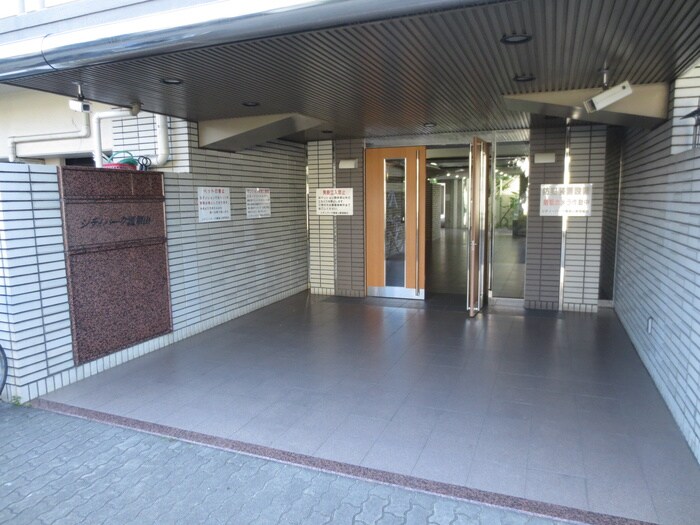 物件外観写真2　(エントランス部分)