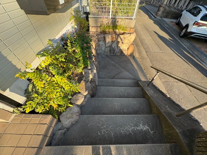 物件外観写真4　(エントランス部分)