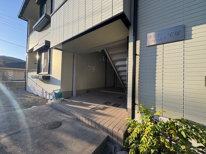 物件外観写真6　(エントランス部分)