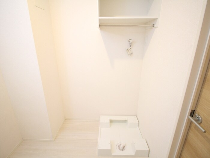 物件内観写真14　(洗濯機置場)