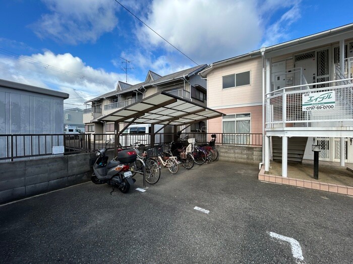 物件外観写真3　(駐輪場)