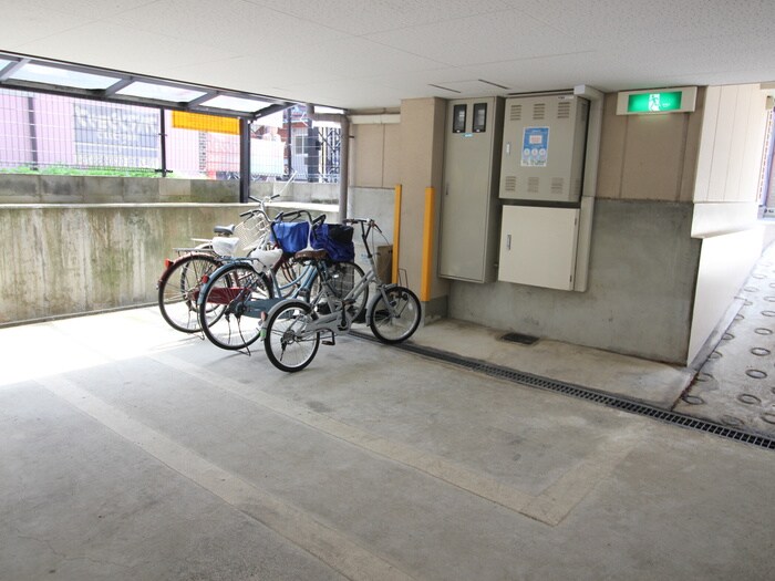 物件外観写真4　(駐輪場)