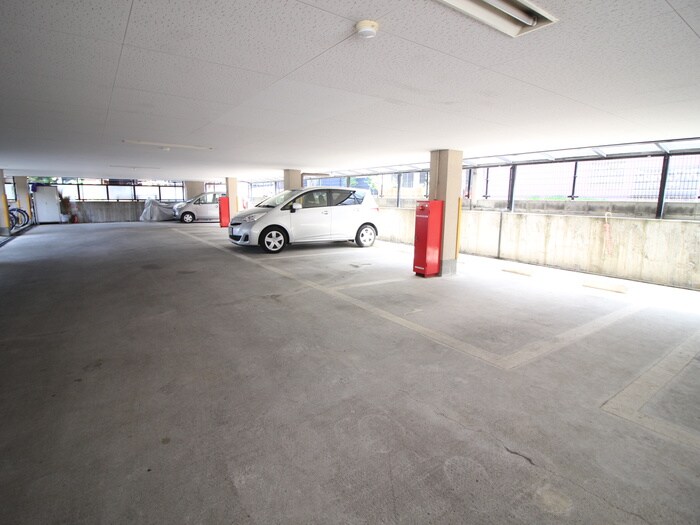 物件外観写真6　(駐車場)