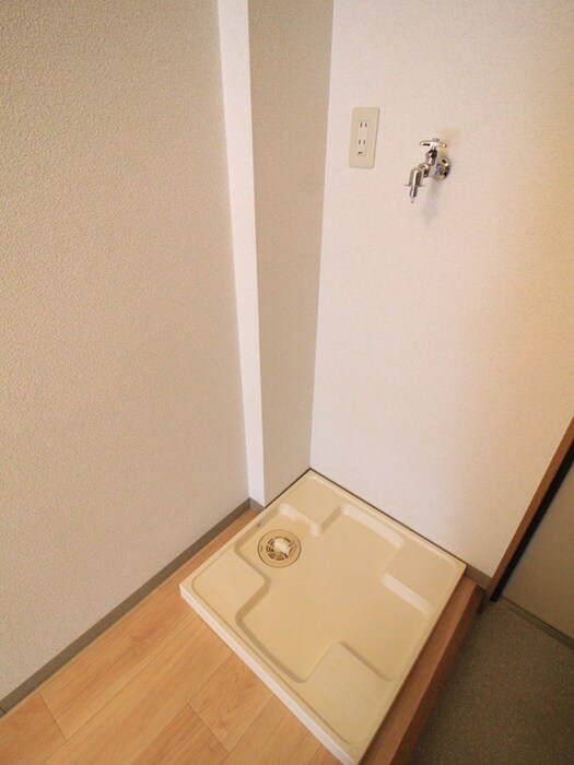 物件内観写真10　(洗濯機置場)