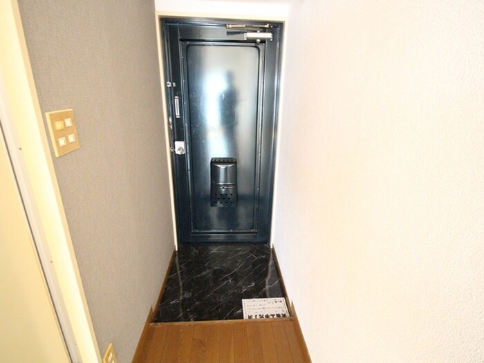 物件内観写真14　(玄関)