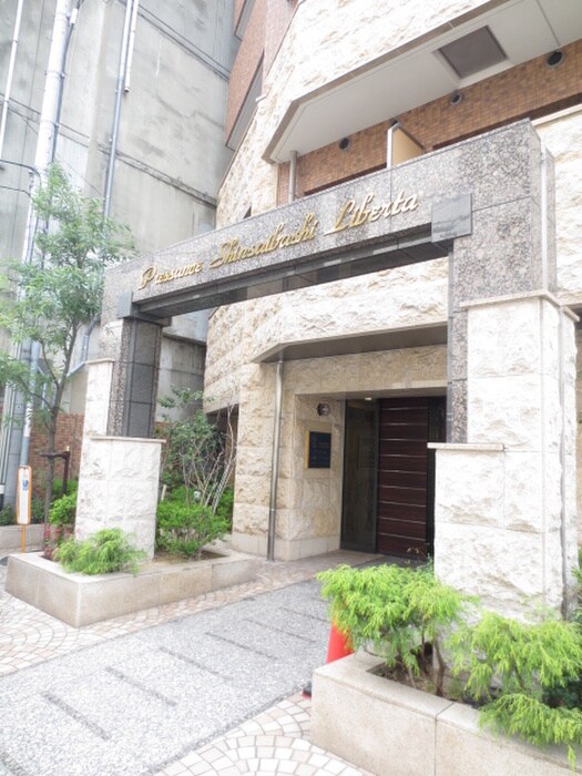 物件外観写真5　(エントランス部分)