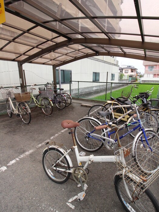 物件外観写真3　(駐輪場)