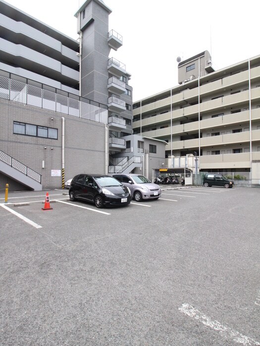物件外観写真4　(駐車場)