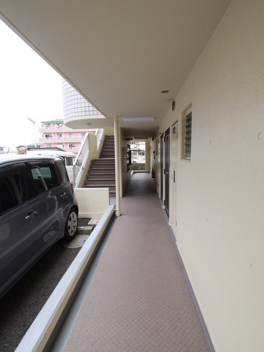 物件外観写真6　(エントランス部分)