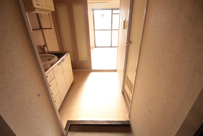 物件内観写真8　(玄関)