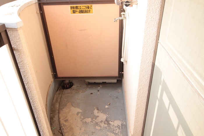 物件内観写真12　(洗濯機置場)