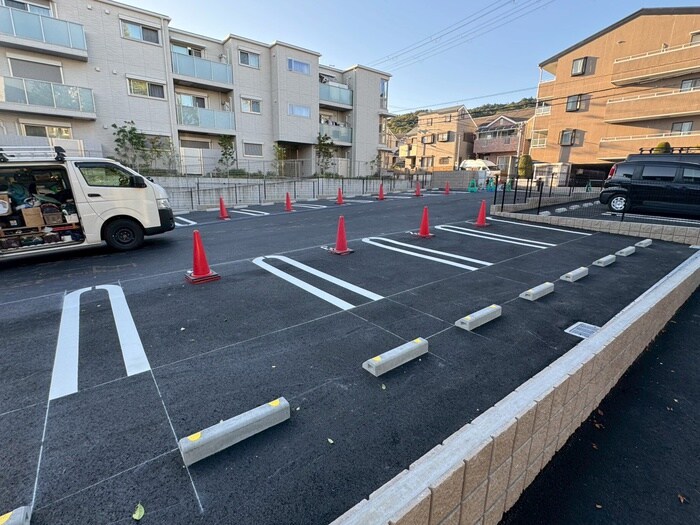 物件外観写真4　(駐車場)