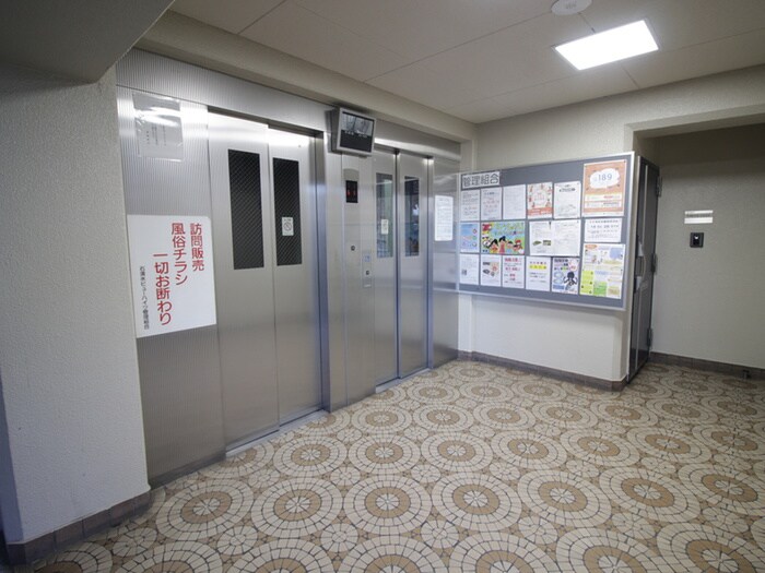 物件外観写真3　(エントランス部分)