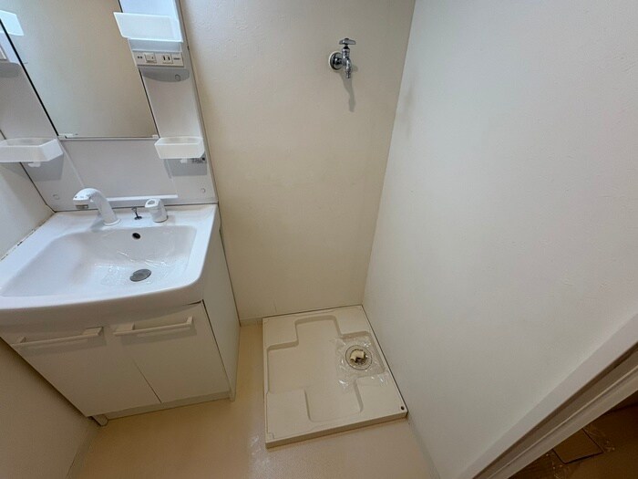 物件内観写真14　(洗濯機置場)