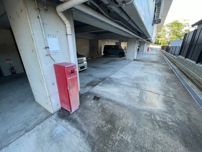 物件外観写真3　(駐車場)