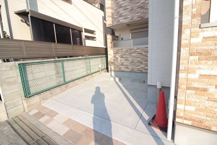 物件外観写真5　(駐車場)