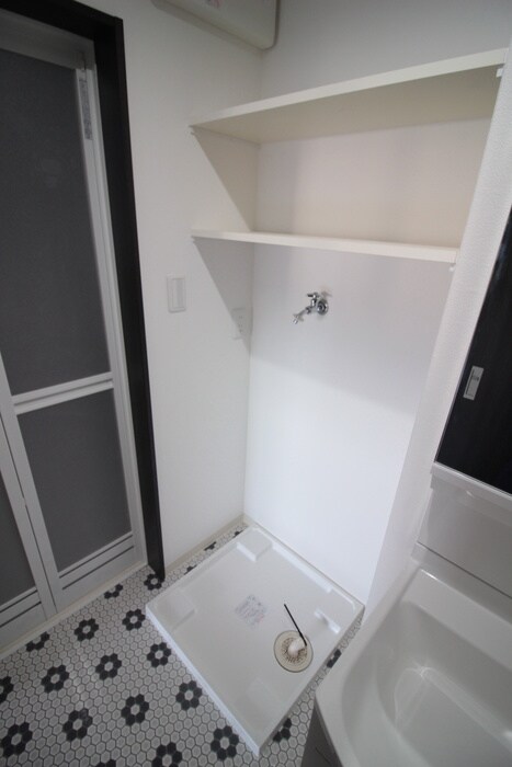 物件内観写真13　(洗濯機置場)