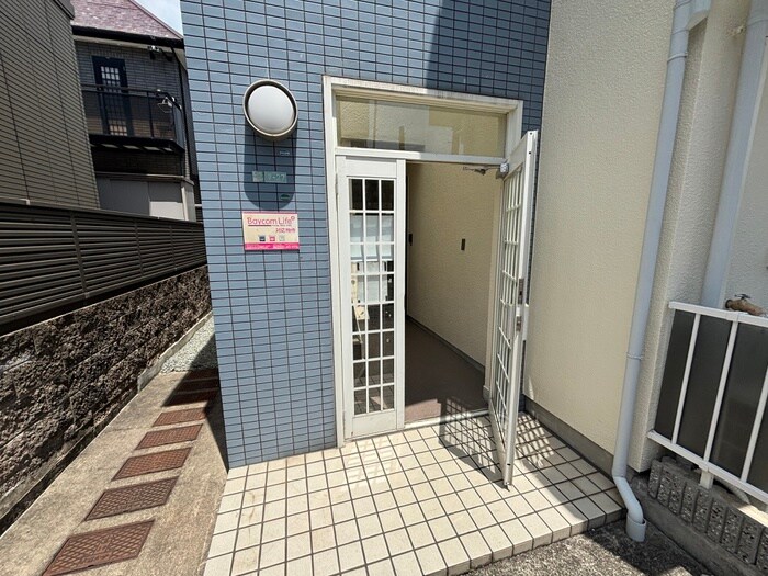 物件外観写真4　(エントランス部分)