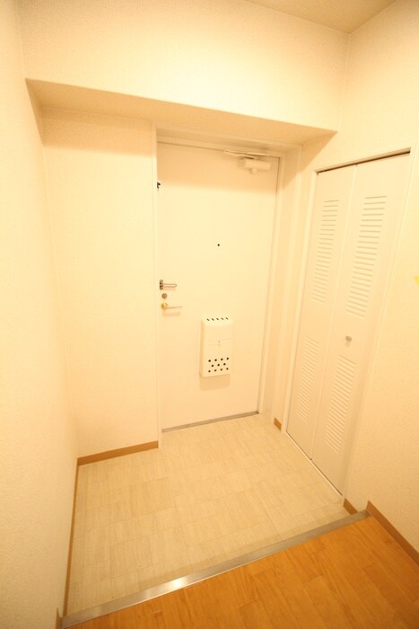 物件内観写真9　(玄関)
