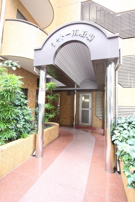 物件外観写真6　(エントランス部分)