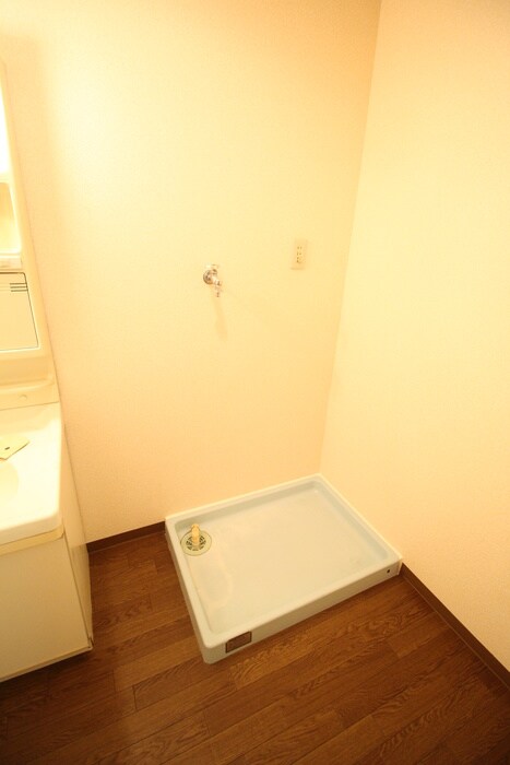 物件内観写真11　(洗濯機置場)