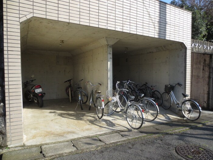 物件外観写真2　(駐輪場)