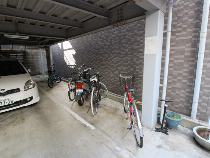 物件外観写真3　(駐輪場)