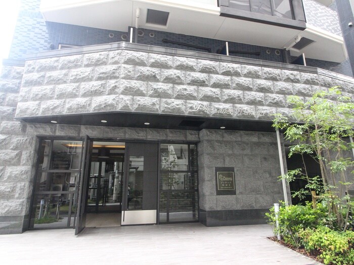 物件外観写真2　(エントランス部分)