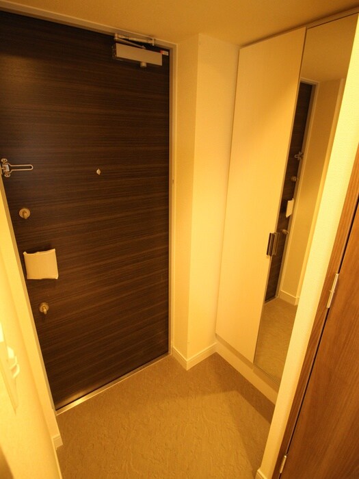 物件内観写真8　(玄関)