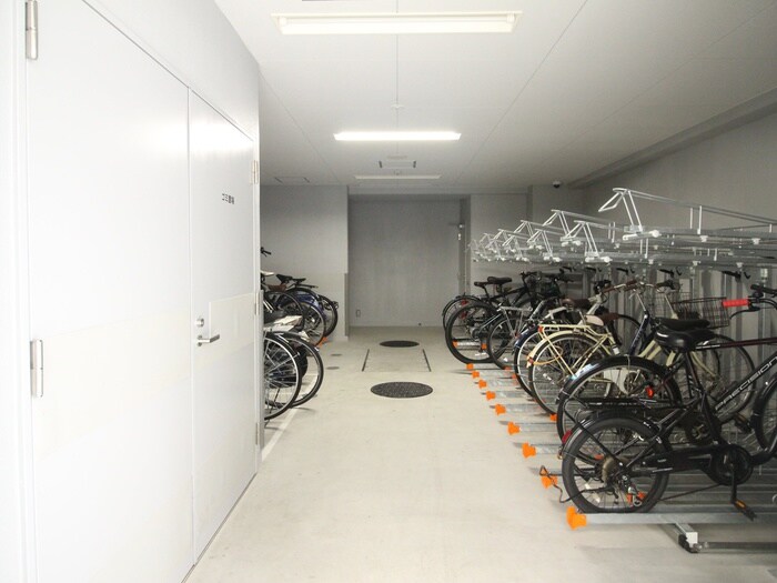 物件外観写真5　(駐輪場)