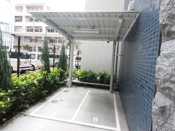 物件外観写真6　(バイク置き場)