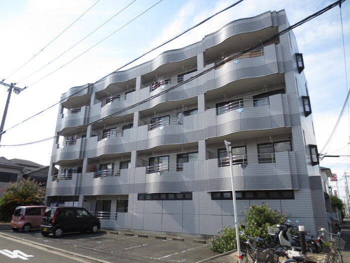 バウハウスの駐車場