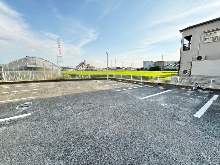 物件外観写真2　(駐車場)